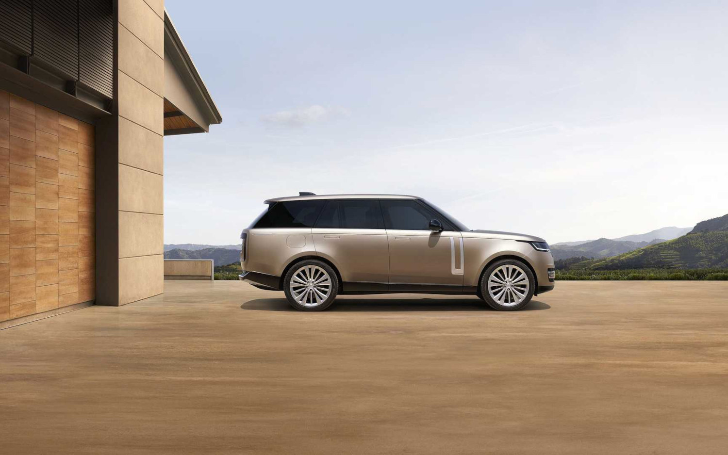 Land Rover Range Rover HSE P400 2022 SUV Drive